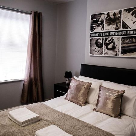 Stay Comfortable- Close To City Centre- Sleeps Up To 8 Stoke-on-Trent Ngoại thất bức ảnh