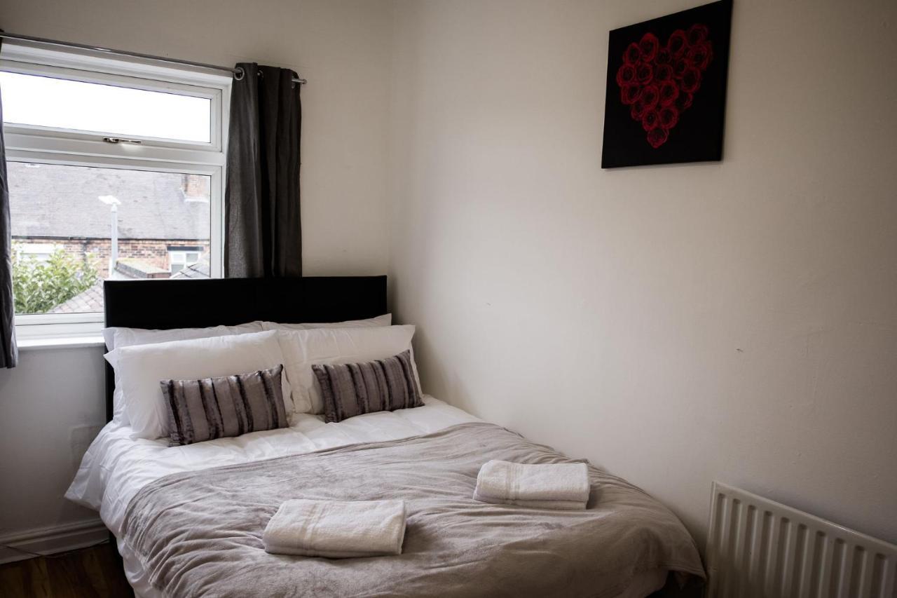 Stay Comfortable- Close To City Centre- Sleeps Up To 8 Stoke-on-Trent Ngoại thất bức ảnh