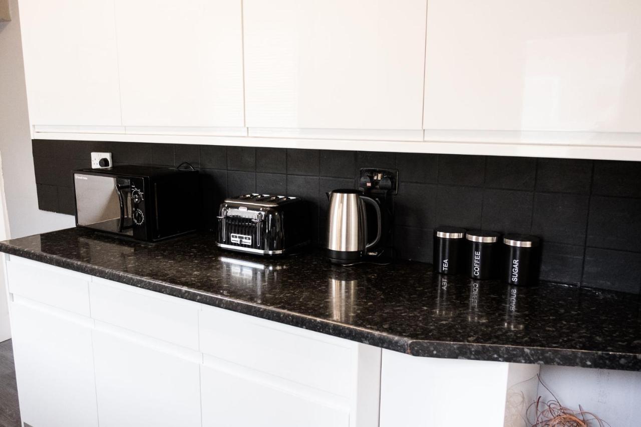 Stay Comfortable- Close To City Centre- Sleeps Up To 8 Stoke-on-Trent Ngoại thất bức ảnh