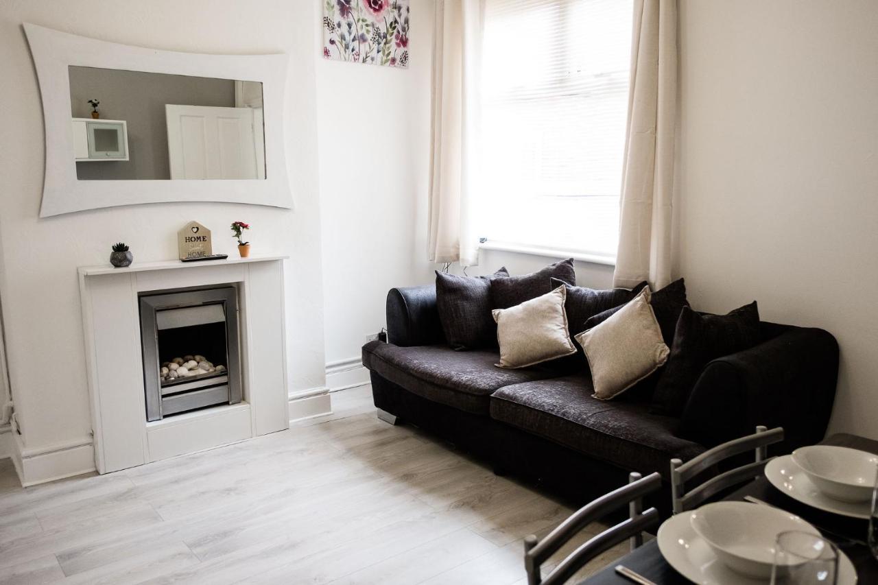 Stay Comfortable- Close To City Centre- Sleeps Up To 8 Stoke-on-Trent Ngoại thất bức ảnh